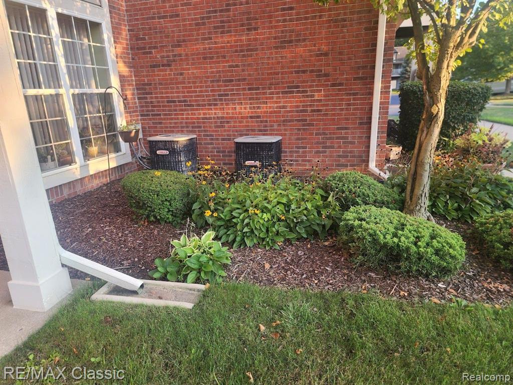 44275 PRINCETON Drive, Clinton Twp, MI 48038 — Photo 33