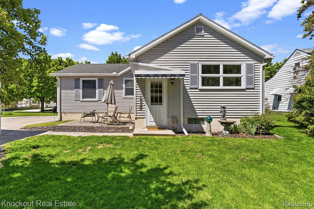 705 Burns Street, Essexville, MI 48732 — Photo 32