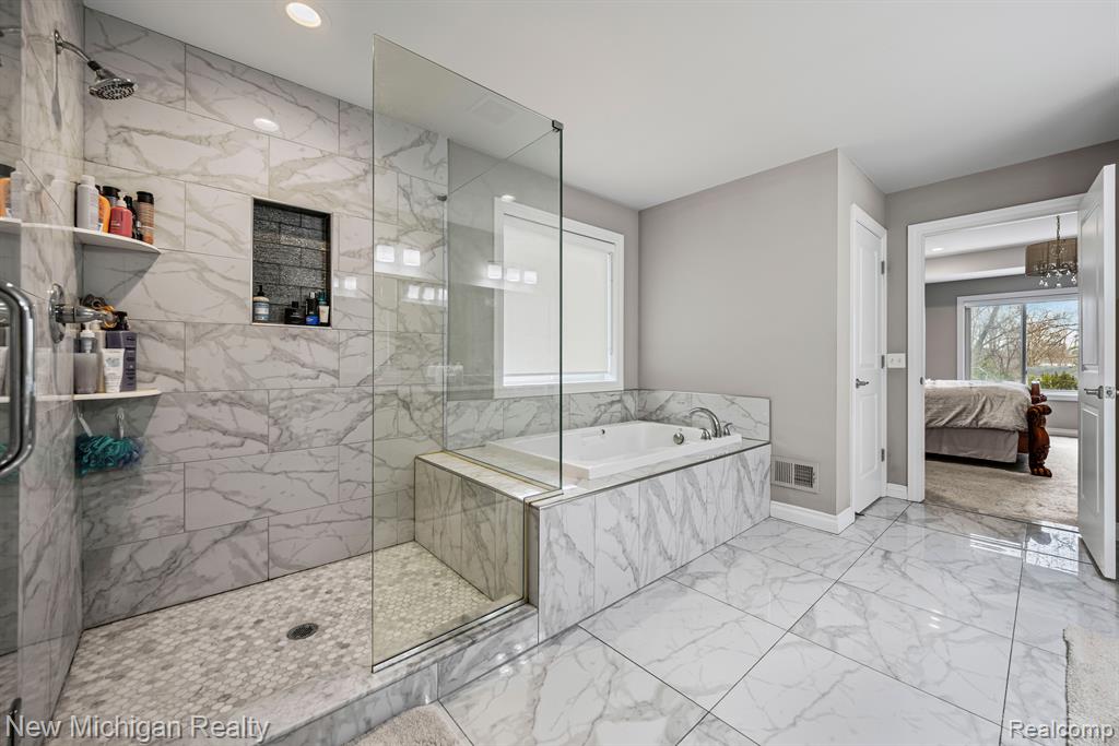55038 TIMBERS EDGE Drive, Shelby Twp, MI 48316 — Photo 22