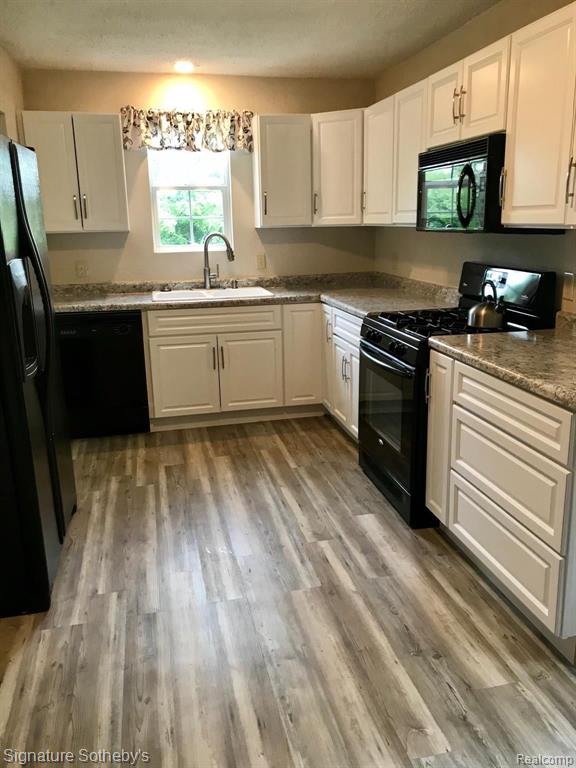 8310 BADGER Street, Detroit, MI 48213 — Photo 6
