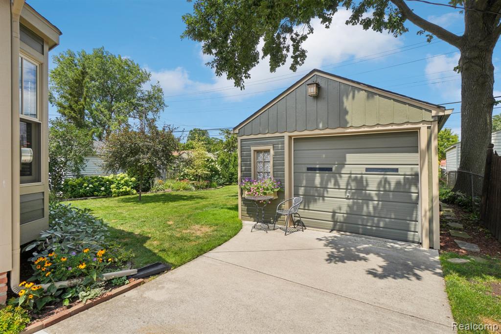 912 Cedar Hill Dr, Royal Oak, MI 48067 — Photo 20