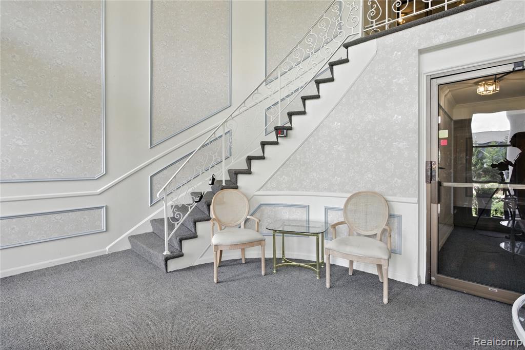 19710 W 13 Mile Road, 211, Beverly Hills, MI 48025 — Photo 4