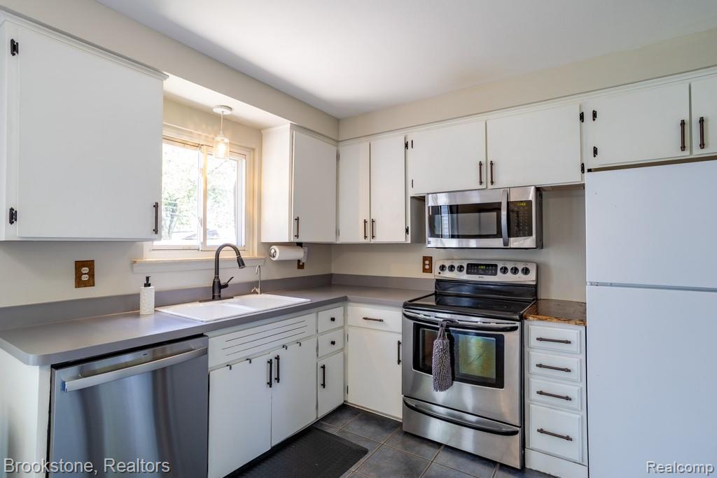 41309 Memphis Drive, Sterling Heights, MI 48313 — Photo 8