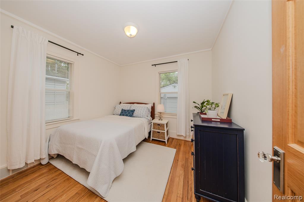 927 N Maple Avenue, Royal Oak, MI 48067 — Photo 32