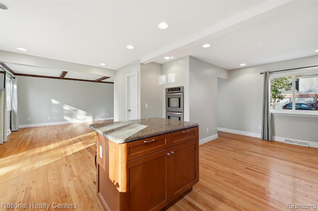 5595 Birdview Heights, Orchard Lake Village, MI 48324 — Photo 6