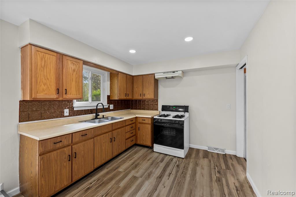 26027 Ross Street, Inkster, MI 48141 — Photo 10