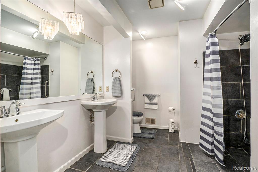 5509 HICKORY Circle, Flushing, MI 48433 — Photo 13