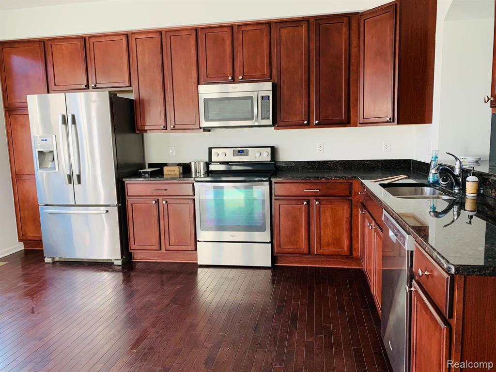 44525 Gwinnett Loop, Novi, MI — Photo 3