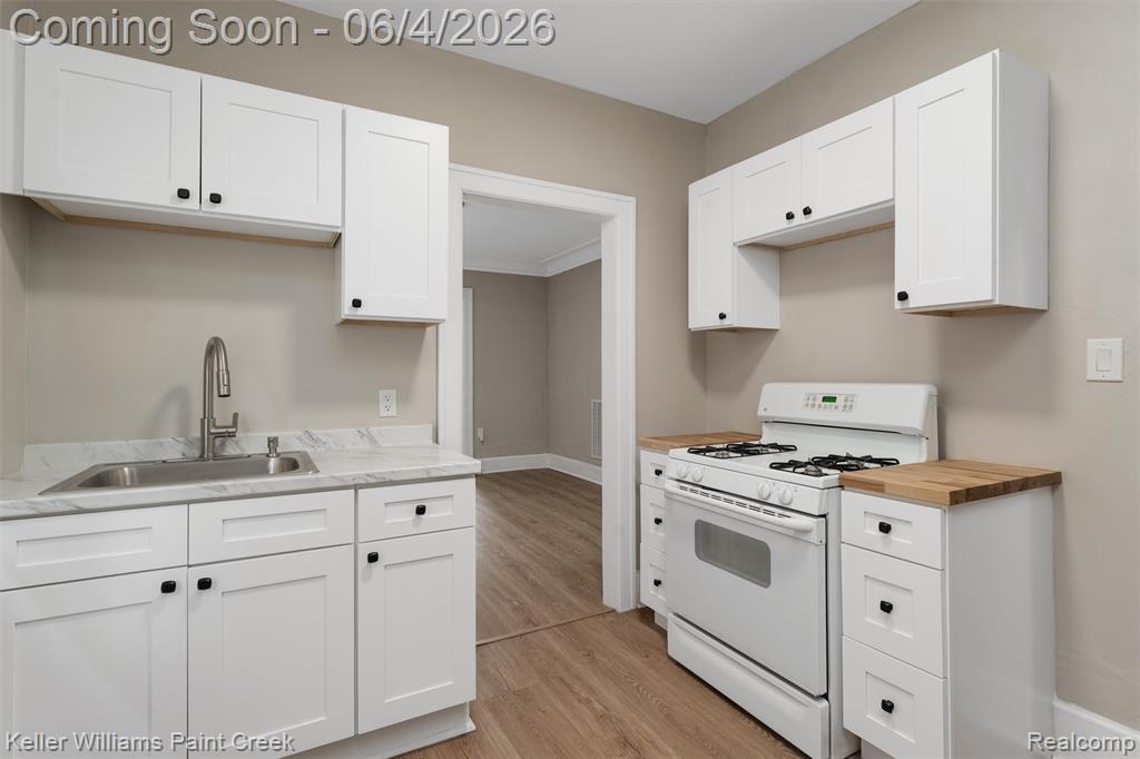 2254 Taylor Street, Detroit, MI 48206 — Photo 13