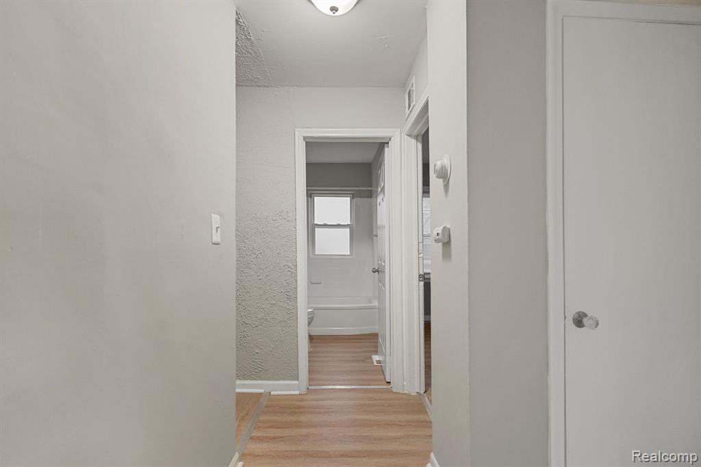 8499 MEADOW Avenue, Warren, MI 48089 — Photo 17