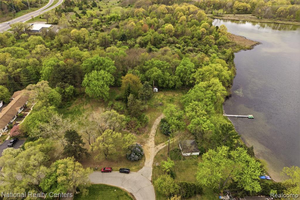 1625 HIGHLAND PARK Drive, Highland, MI 48356 — Photo 6