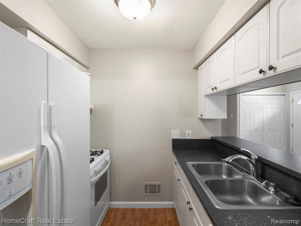 44503 N Umberland Circle, Canton, MI 48187 — Photo 10