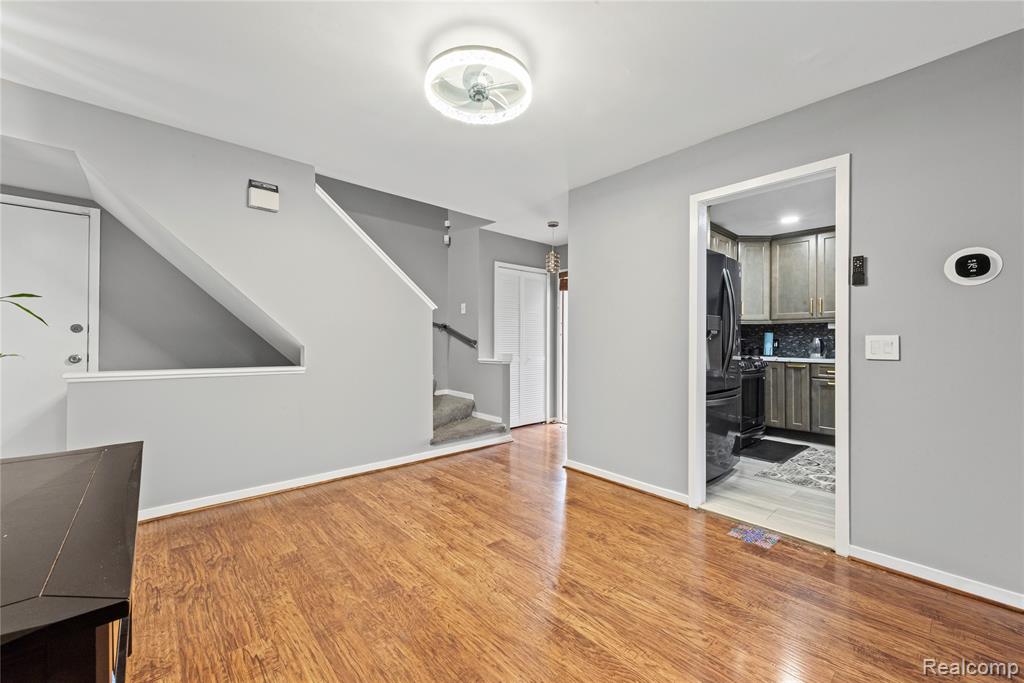 586 Ashley Circle, Rochester Hills, MI 48307 — Photo 6