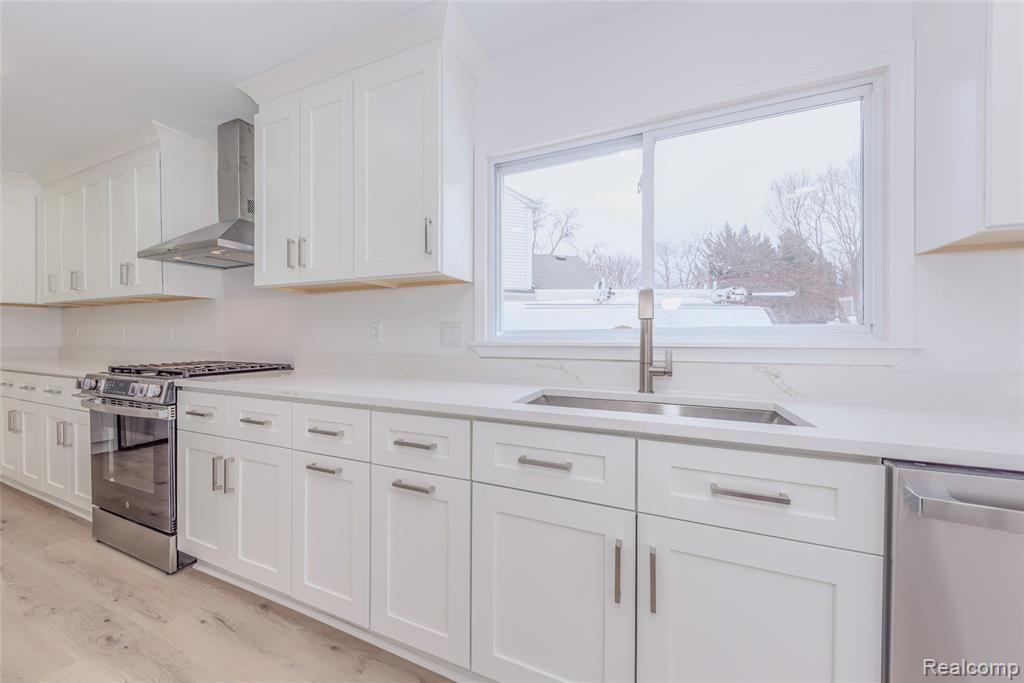 5590 Bayswater Road, West Bloomfield, MI — Photo 9