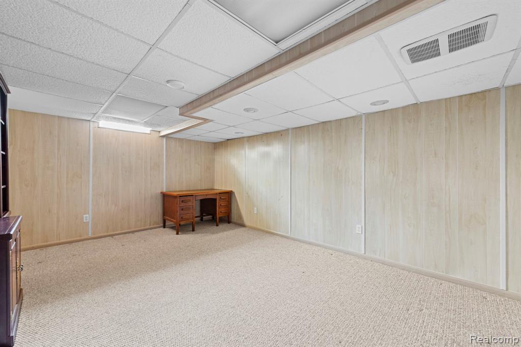 20085 Wedgewood Drive, Grosse Pointe Woods, MI 48236 — Photo 33