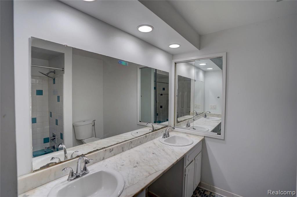 429 BELLA VISTA Drive, Grand Blanc, MI 48439 — Photo 21