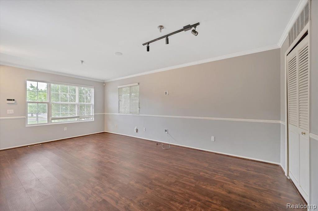 101 EMERALD CHASE Drive, Lake Orion, MI 48362 — Photo 6
