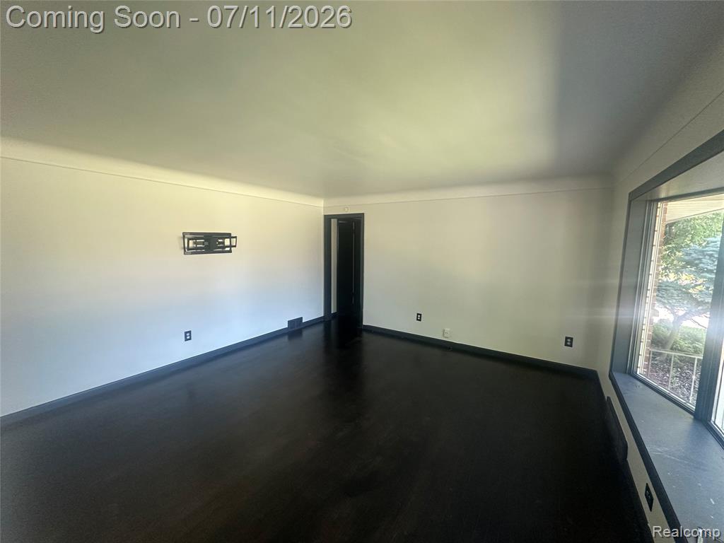 8315 Arnold Street, Dearborn Heights, MI 48127 — Photo 6