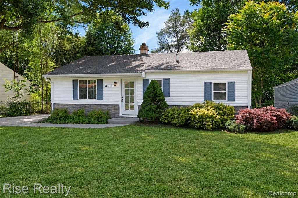 319 N Genesee Street, Montrose, MI 48457 — Photo 2
