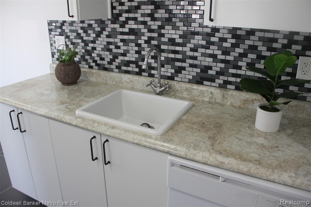 6 Beechwoode Lane, Pontiac, MI 48340 — Photo 7