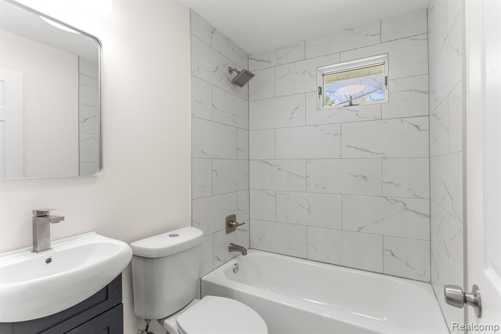 291 ALMONT Avenue, Almont, MI 48003 — Photo 15
