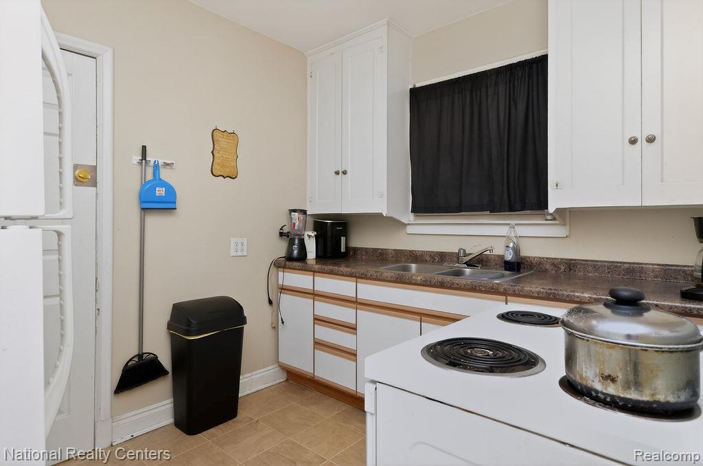 15105 Maplewood Avenue, Eastpointe, MI 48021 — Photo 18