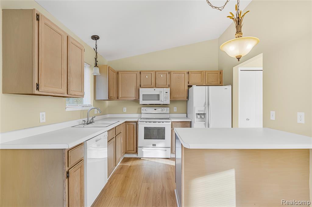 6068 Hearthside Place, Grand Blanc, MI 48439 — Photo 27