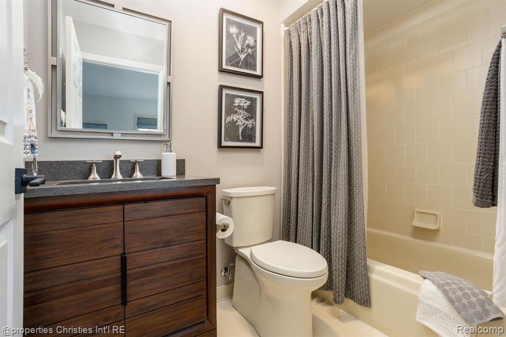 39514 Edgewater Dr, Northville, MI 48168 — Photo 21