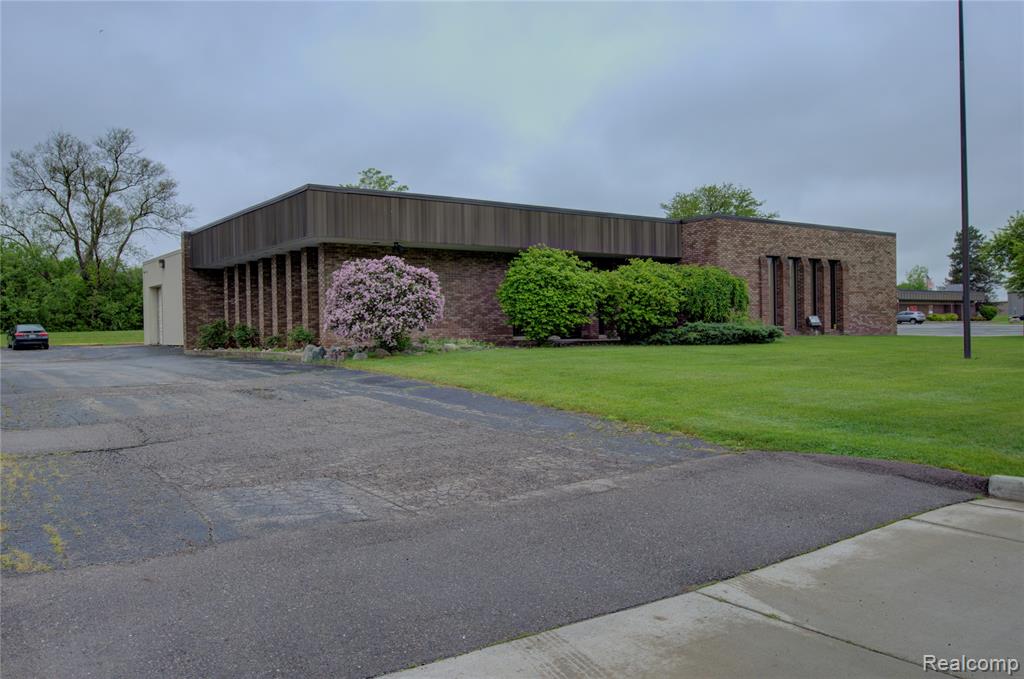5081 Exchange Drive, Flint, MI 48507