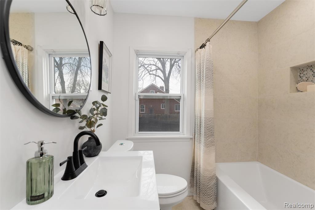 18943 Curtis Street, Detroit, MI 48219 — Photo 13