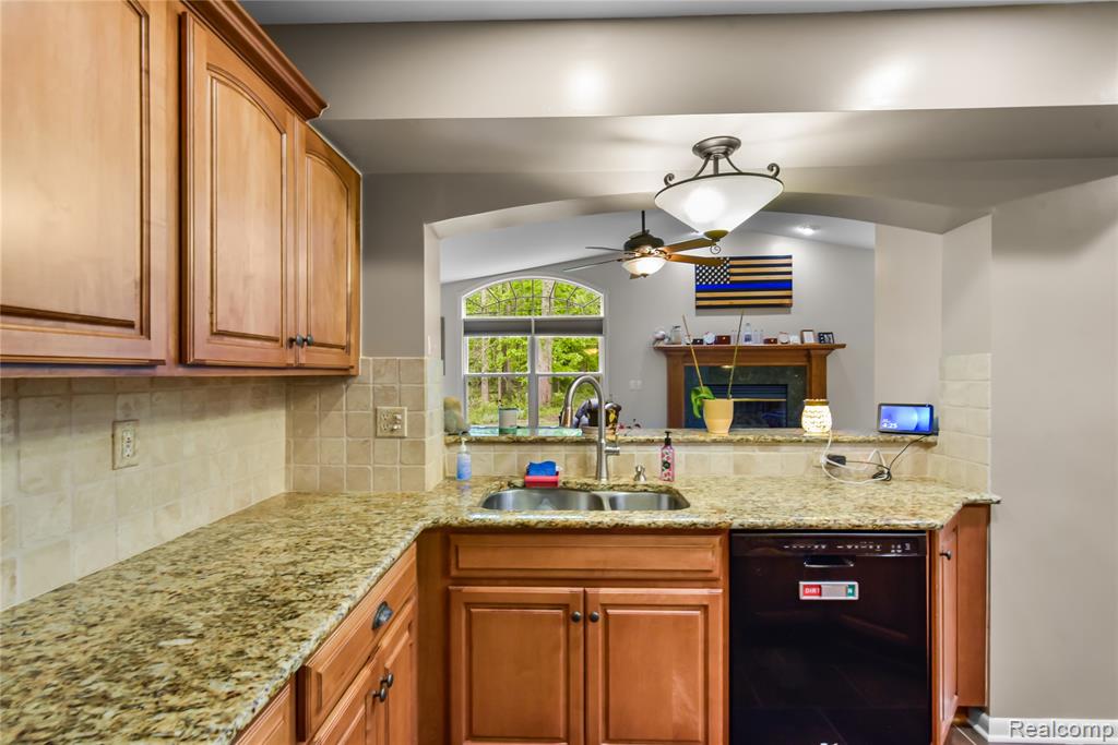 26060 Hidden Lane, Grosse Ile, MI 48138 — Photo 24