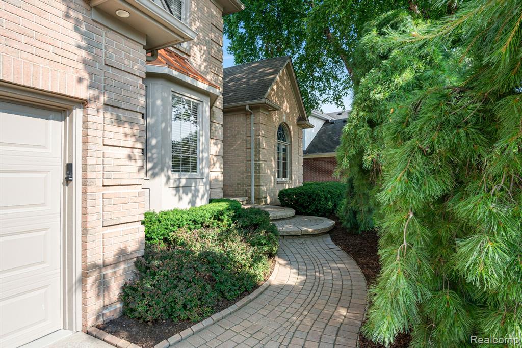 52260 Watkins Glen Drive, Macomb, MI 48042 — Photo 2