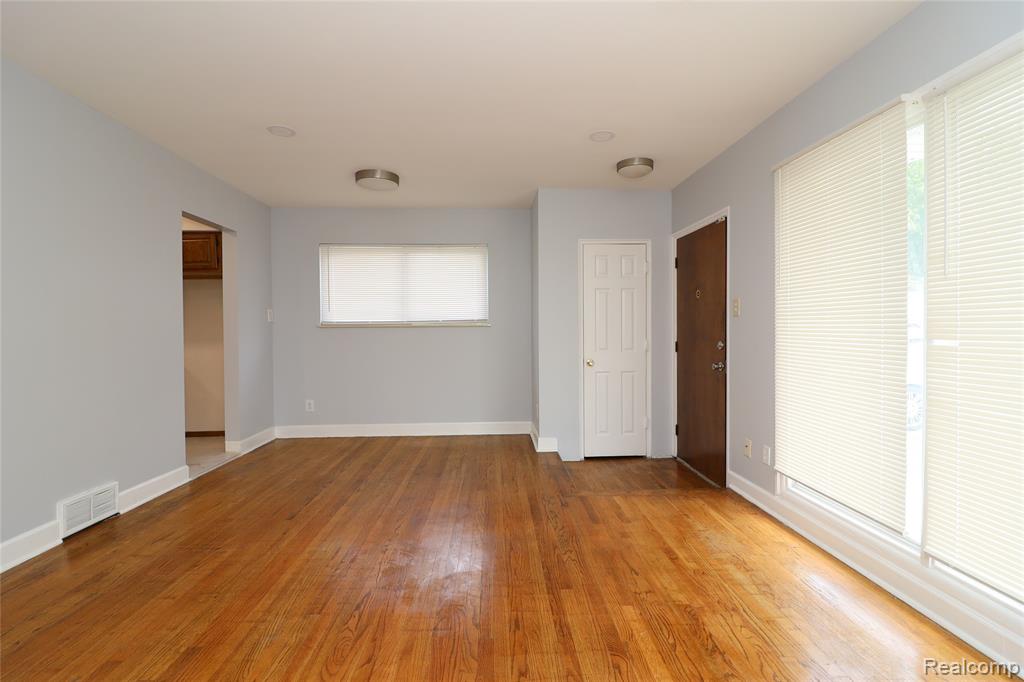 8555 Berwyn, Dearborn Heights, MI 48127 — Photo 11