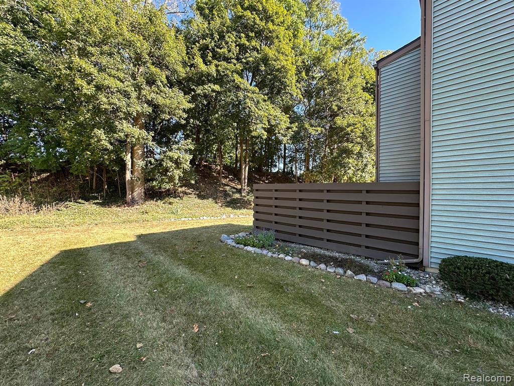 424 W ROCKWELL Street, Fenton, MI 48430 — Photo 3