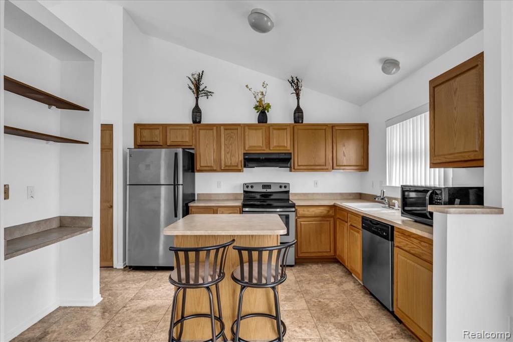 845 Canter Lane, Auburn Hills, MI 48326 — Photo 11
