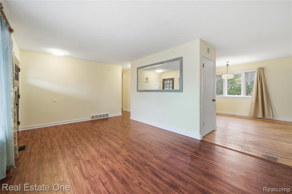 2276 Lakewood Way, Pinckney, MI 48169 — Photo 6