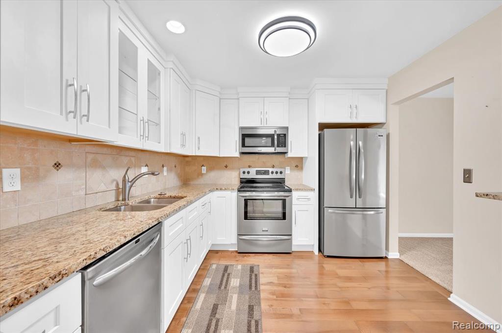 4911 Oak Hill Drive, Waterford, MI 48329 — Photo 5