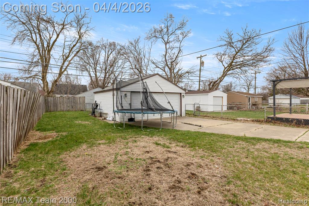 25521 Stanford Street, Dearborn Heights, MI 48125 — Photo 4
