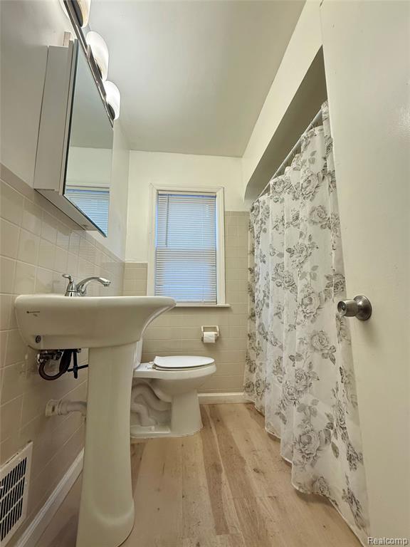 8719 CANYON Street, Grosse Pointe, MI 48236 — Photo 13