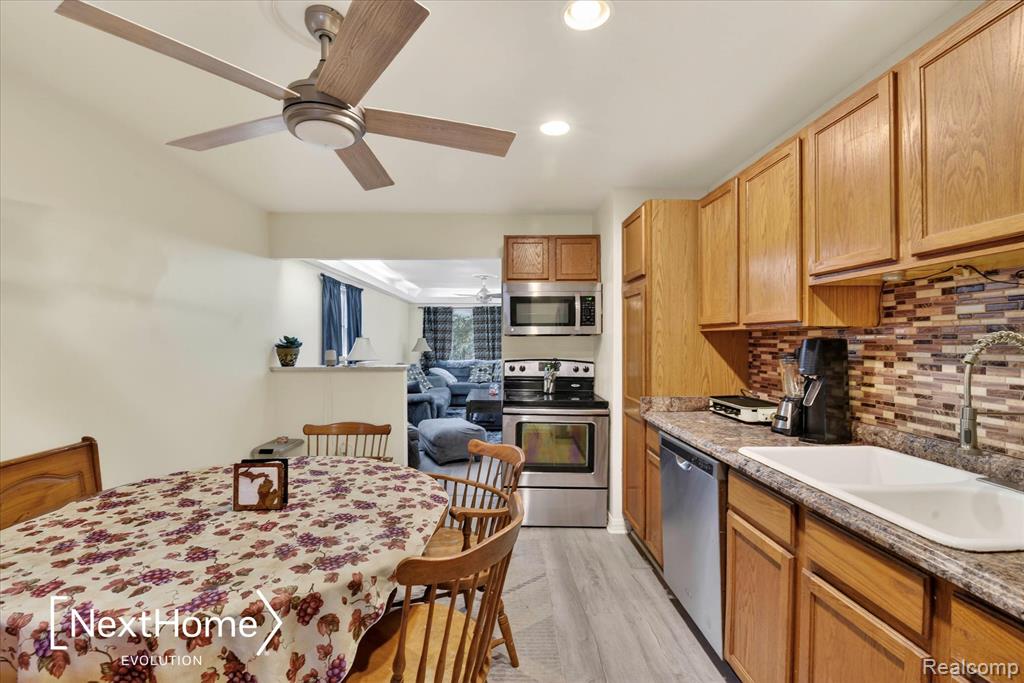 645 Riverbank Street, Wyandotte, MI 48192 — Photo 10