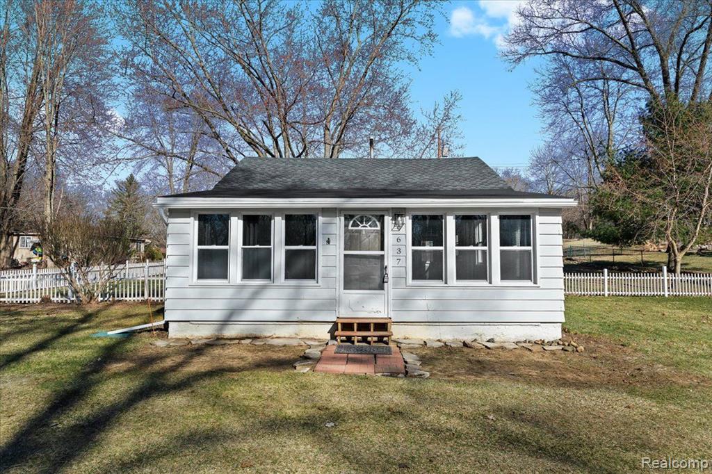 9637 PALMER Road, Whitmore Lake, MI 48189 — Photo 2
