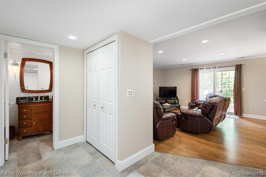 5778 NEW MEADOW Drive, Ypsilanti, MI 48197 — Photo 6