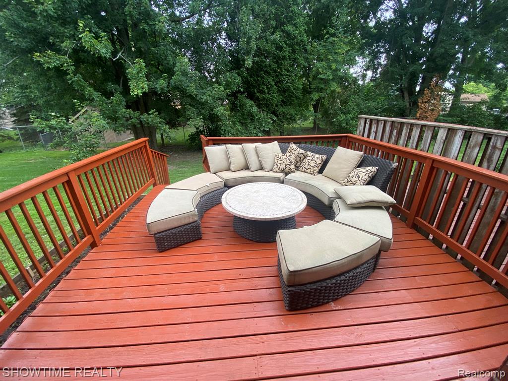 8418 HICKORY Drive, Sterling Heights, MI 48312 — Photo 28
