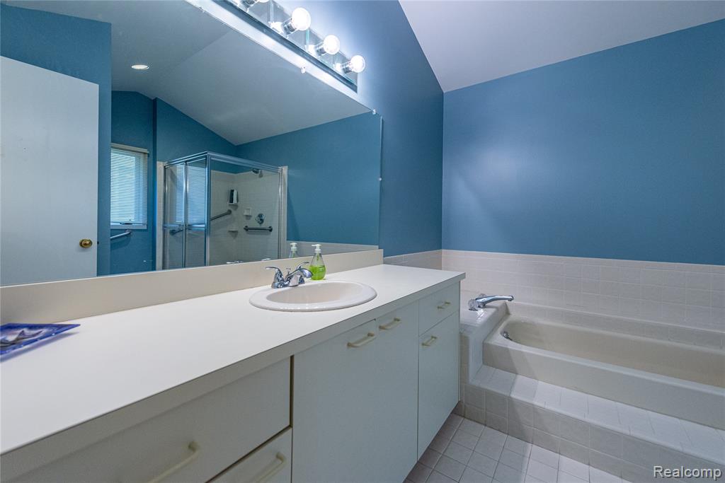 6760 Oyster Cove, West Bloomfield, MI 48323 — Photo 11