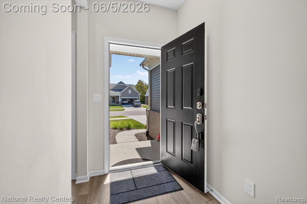 38681 Chasewood Court, Farmington, MI 48335 — Photo 3