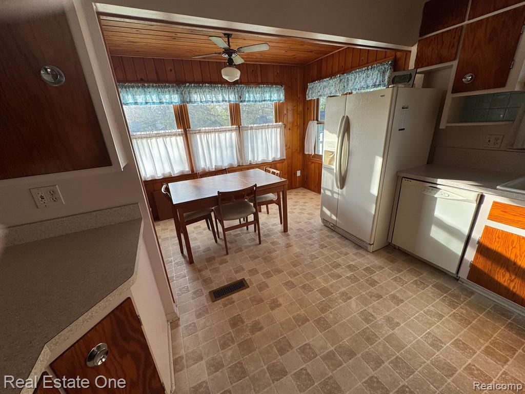 84 LYFORD Road, Waterford, MI 48328 — Photo 8