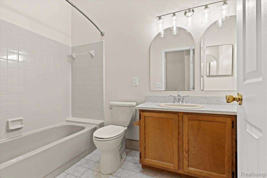 40013 CROSSWINDS, Novi, MI — Photo 18