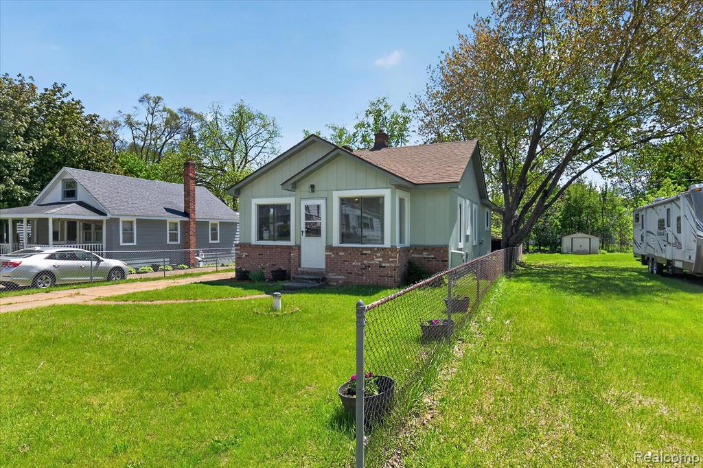 677 Lucille Drive, Wolverine Lake, MI 48390 — Photo 4