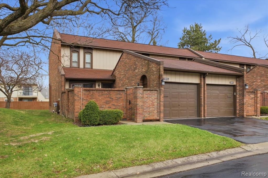 1097 Kirts Blvd, A, Troy, MI 48084