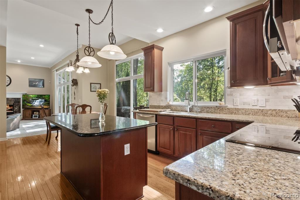 6404 Pennington Drive, White Lake, MI 48383 — Photo 3